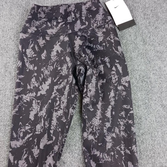 Nike Pants - Nike Women's Nike Dri-Fit 7/8 Black/Grey Patterned Leggings